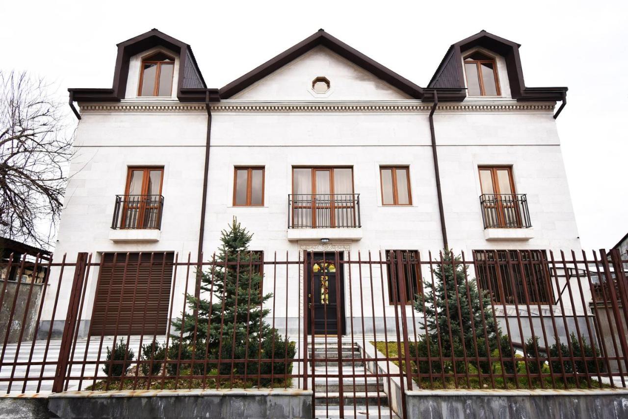 Patriott Hotel Yerevan Exterior photo